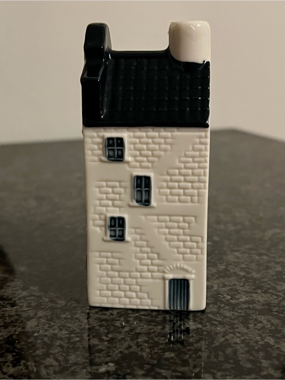 KLM Delft Blue House #33 - "Den Handtbooch" - Picture 3 of 8